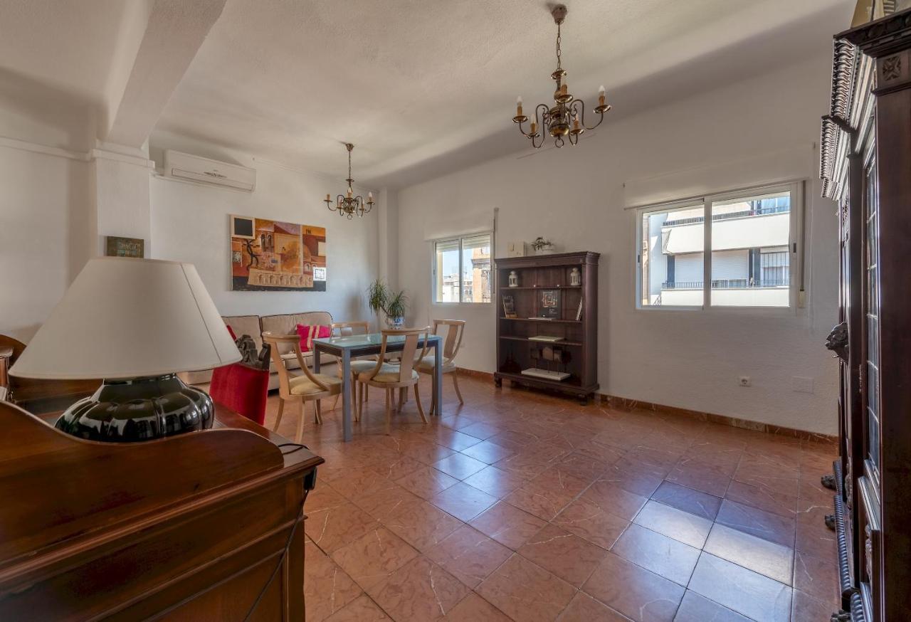 Wide And Traditional- 2Bd 1Bth- Gavidia Севиля Екстериор снимка